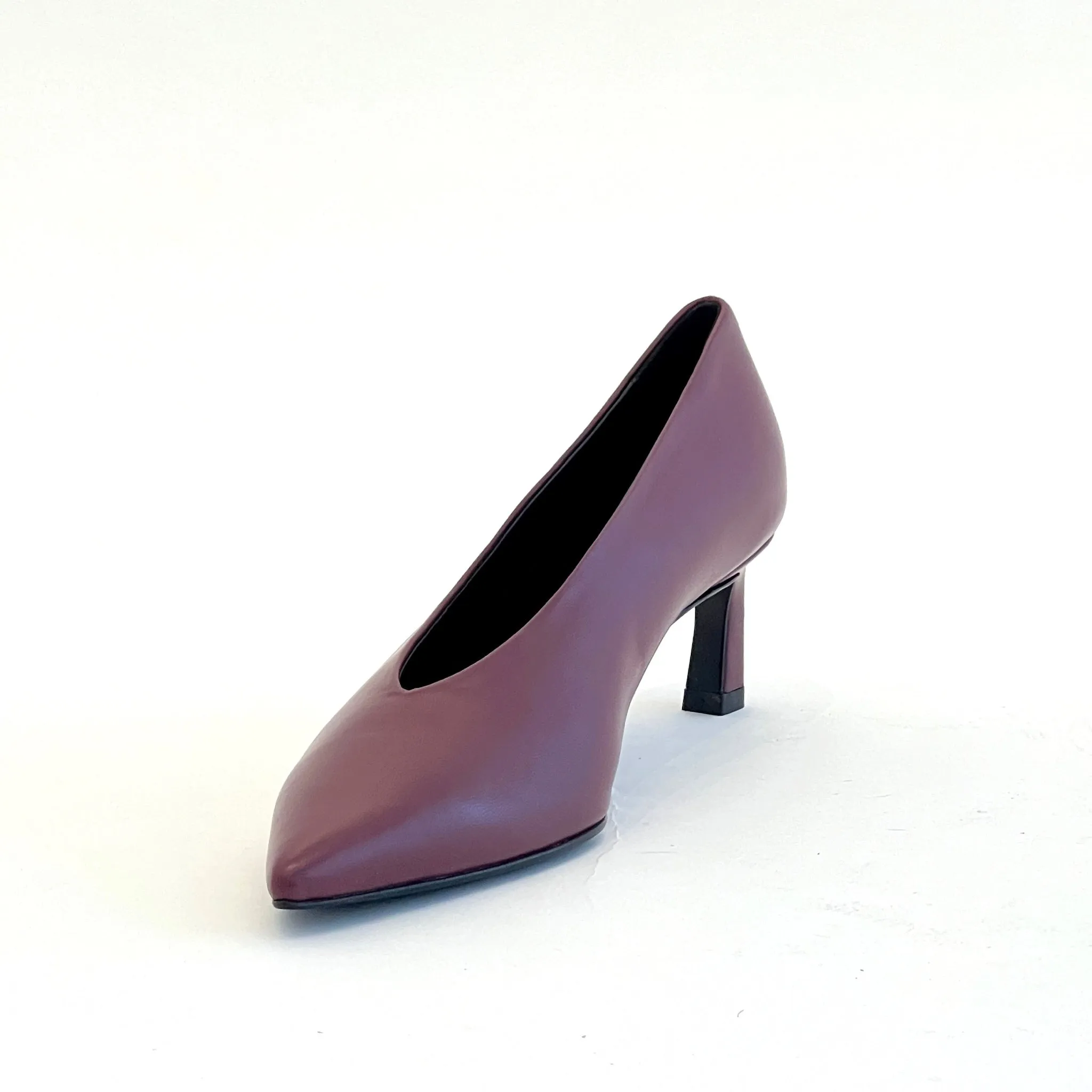 Pointy Toe Kitten Heel Pumps